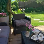 Au Petit Chateau * טורקואן