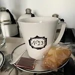 Au Petit Chateau * טורקואן
