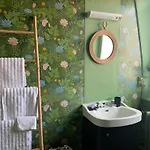 Au Petit Chateau טורקואן