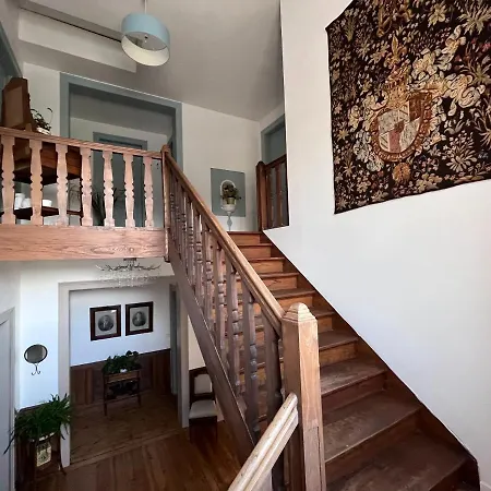 Au Petit Chateau