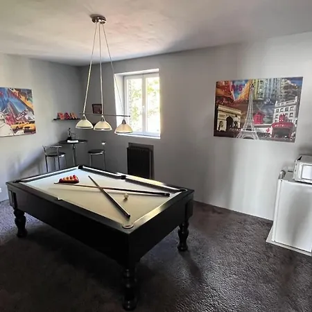 Au Petit Chateau Rum i privatbostad Tourcoing