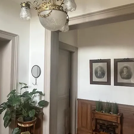 Au Petit Chateau Rum i privatbostad Tourcoing