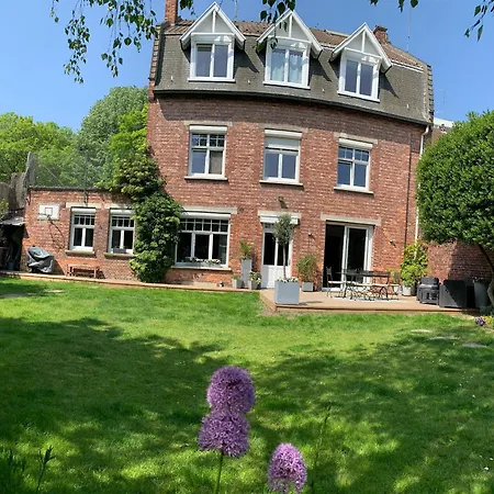 Au Petit Chateau